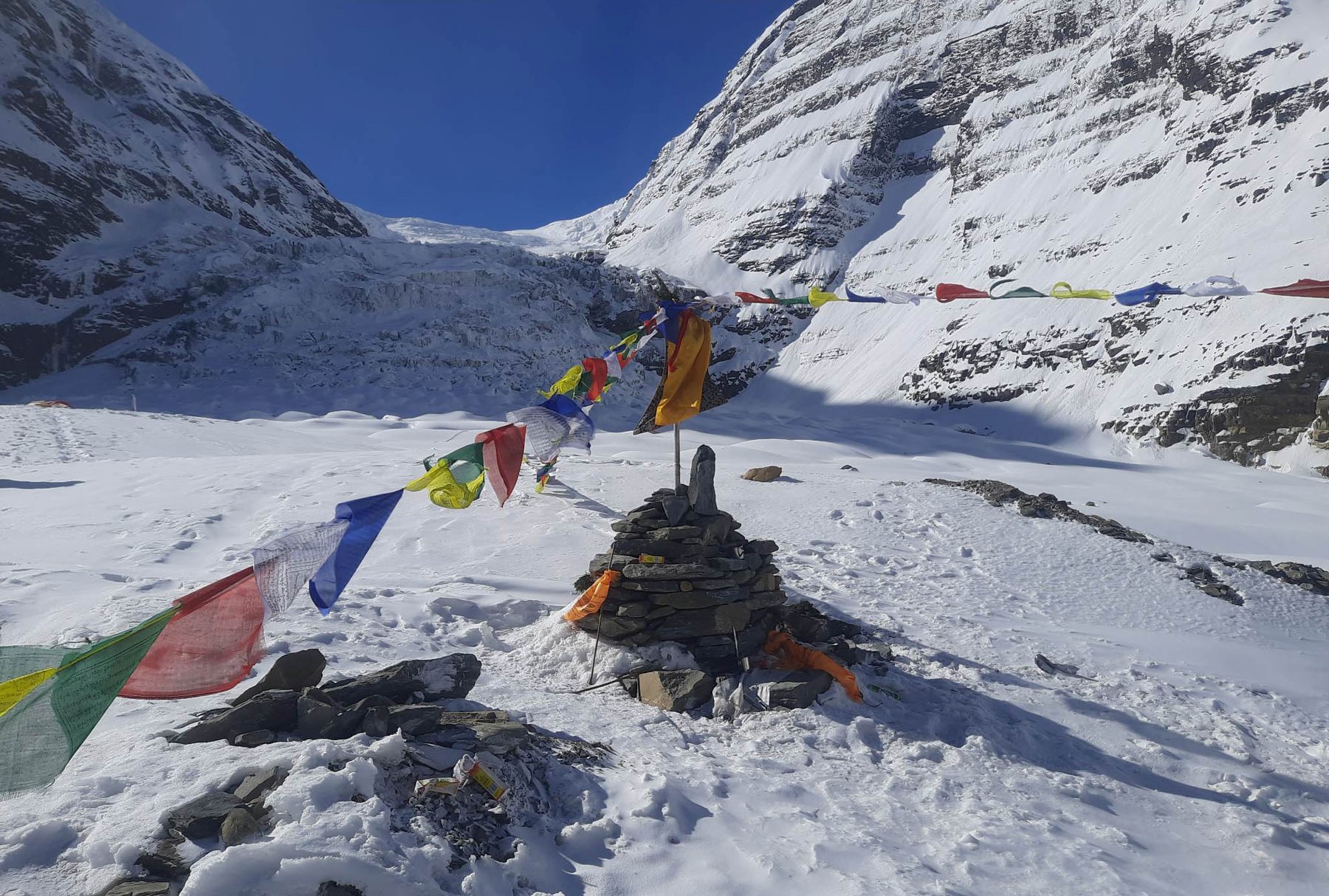 धौलागिरिमा ज्यान गुमाएका रुसी आरोहीको शव संकलन थालियो